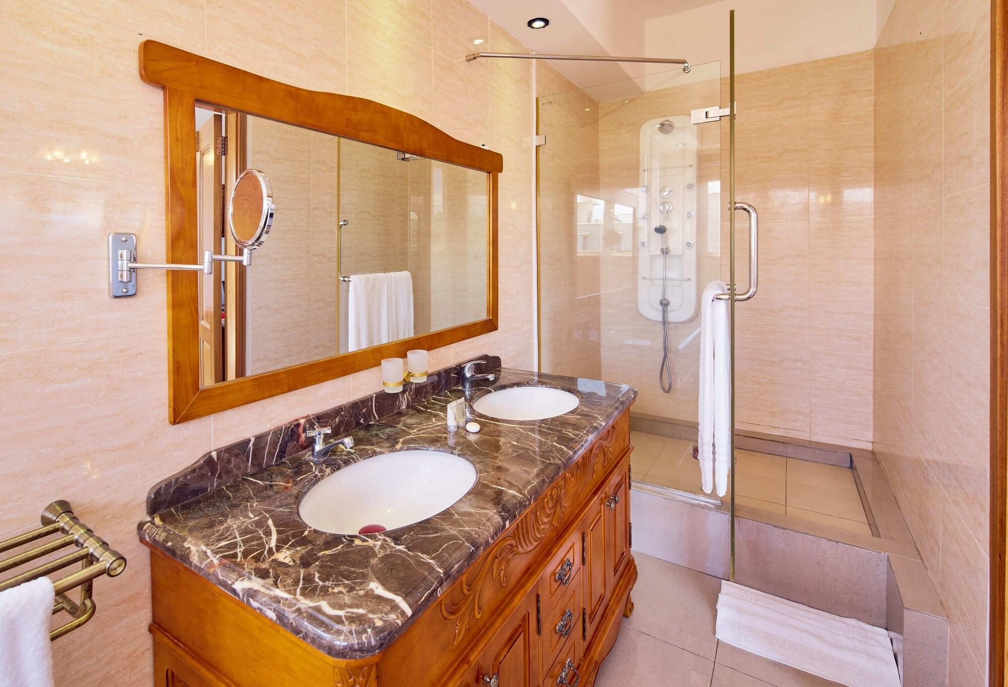 Bur Nas Beach Luxury Suite Pereybere Beach Zewnętrze zdjęcie